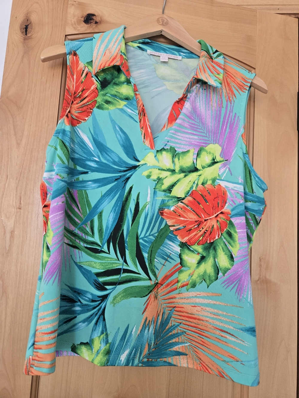 Stella & Ginger Tropical Sleeveless V-Neck Women’s Top in Aqua PXL